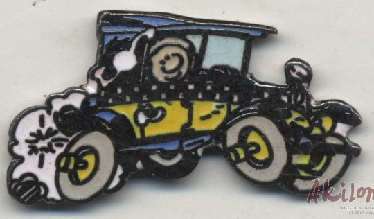 Pin’s Gaston Lagaffe - La fiat de Gaston roule vers la droite